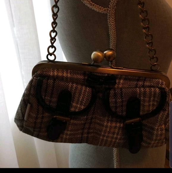 Plaid bow and buckle accent clutch - Picture 7 of 7